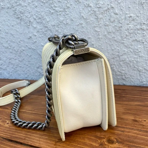 ⭐️⭐️GORGEOUS⭐️⭐️ CHANEL Reverso Boy Flap Bag patent leather Crossbody Bag - Picture 8 of 17